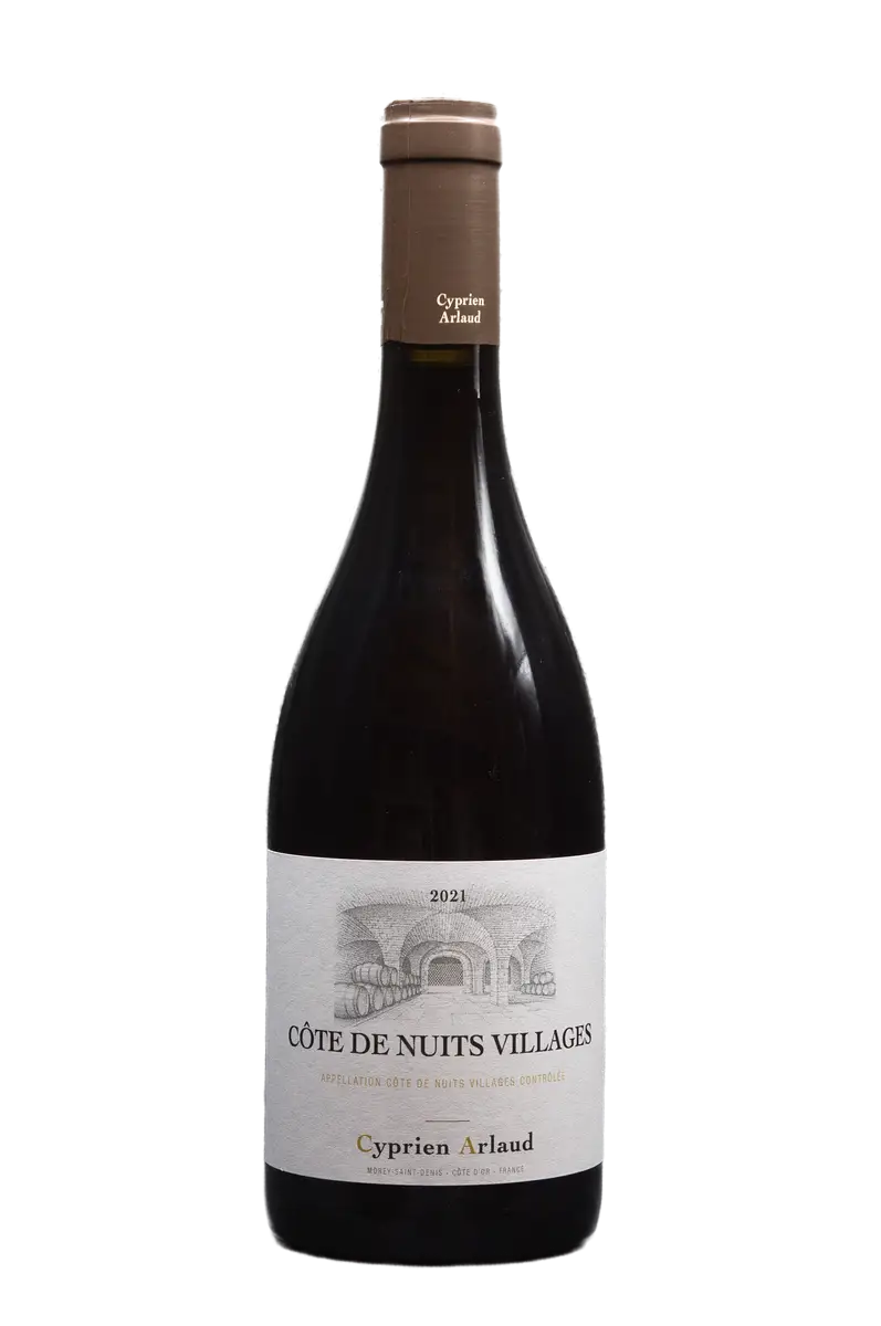 Le Côte de Nuit Village 2023 de Cyprien Arlaud, c'est l'élégance bourguignonne à portée de verre. Un pinot noir fin, juteux et vibrant aux arômes de fruits rouges murs et croquants. Une bouche soyeuse et gourmande, portée par un équilibre naturel entre fraîcheur éclatante et structure délicate. Un vin précis, digeste, et lumineux qui donne immédiatement envie d'y revenir.