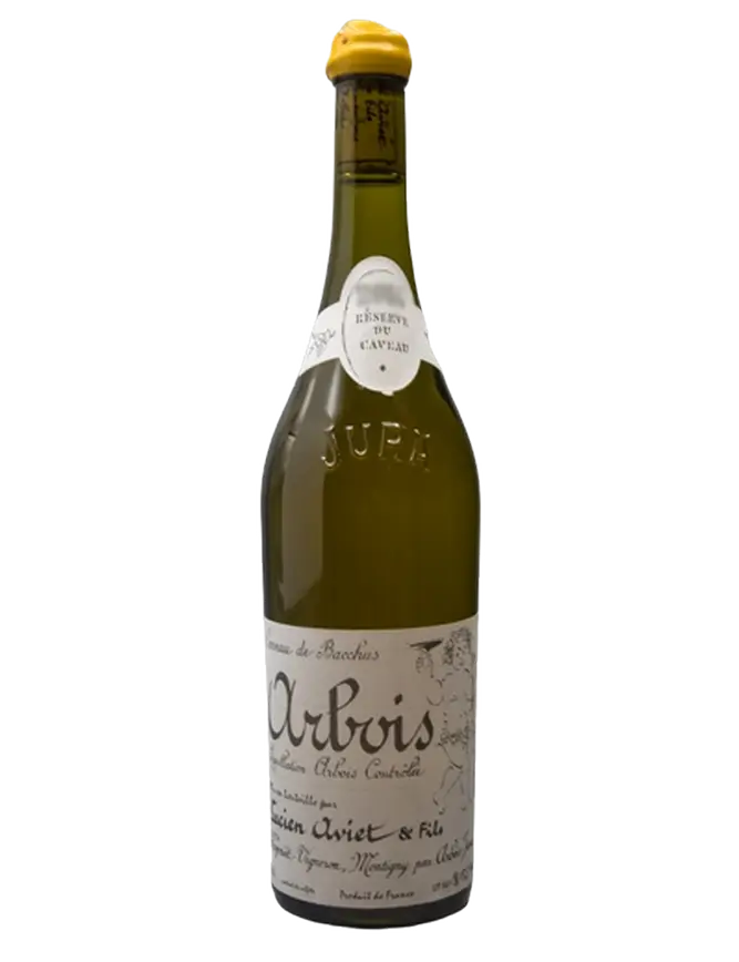 Le Domaine Lucien Aviet, également appelé « Caveau de Bacchus » dans la région, est gardien de la tradition viticole jurassienne. Les modes passent, mais la philosophie du domaine reste inchangée : faire des vins qui ressemblent à leur terroir. Découvrez ce savagnin est le cépage blanc roi de cette région.